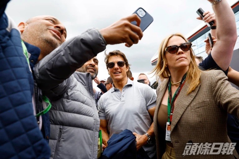 湯告魯斯在倫敦欣賞一級方程式賽事，即引起哄動。